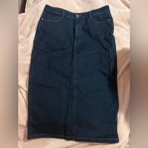 ⭐️Women’s Denim skirt size 31
